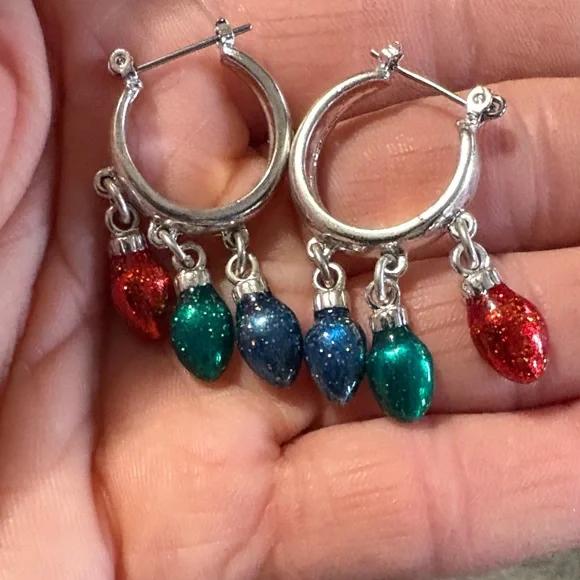 CLEARANCE! FINAL PRICE-NO OFFERS PLEASE-LIGHT BULB HOLIDAY EARRINGS - Picture 7 of 8